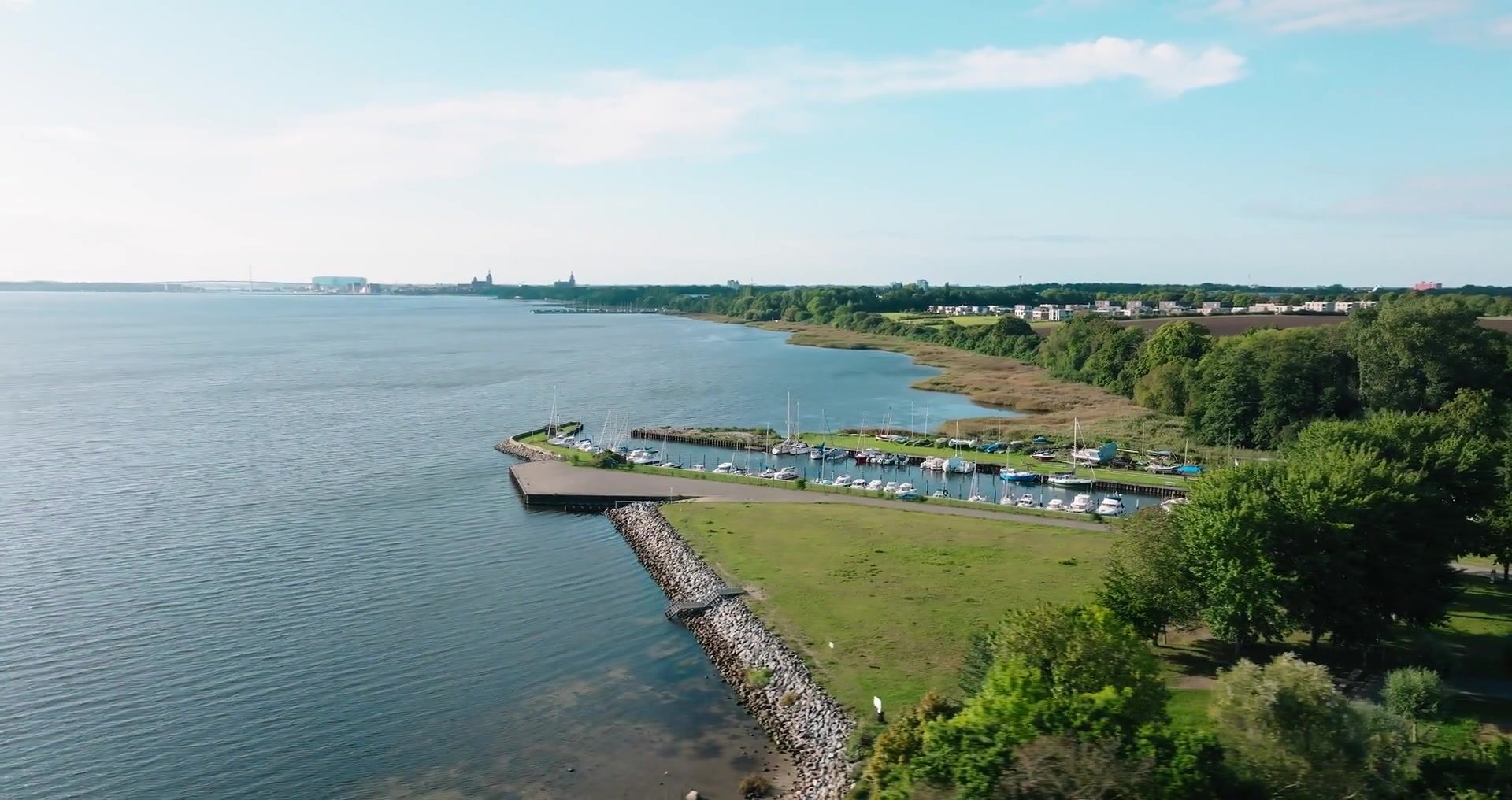 Luftaufnahme vom Hafen in Parow am Strelasund